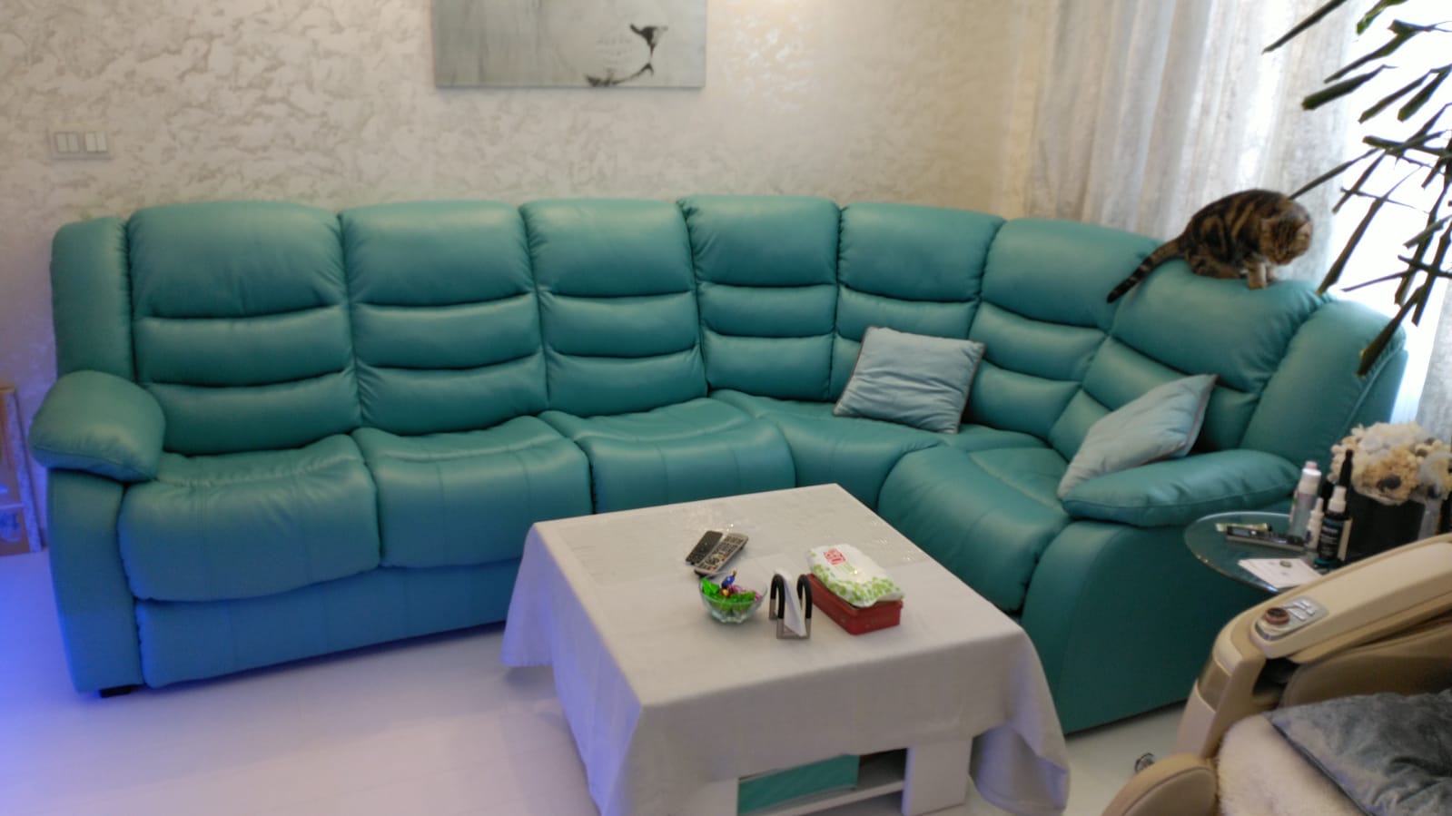 Перетяжка дивана на дому. Черноголовка