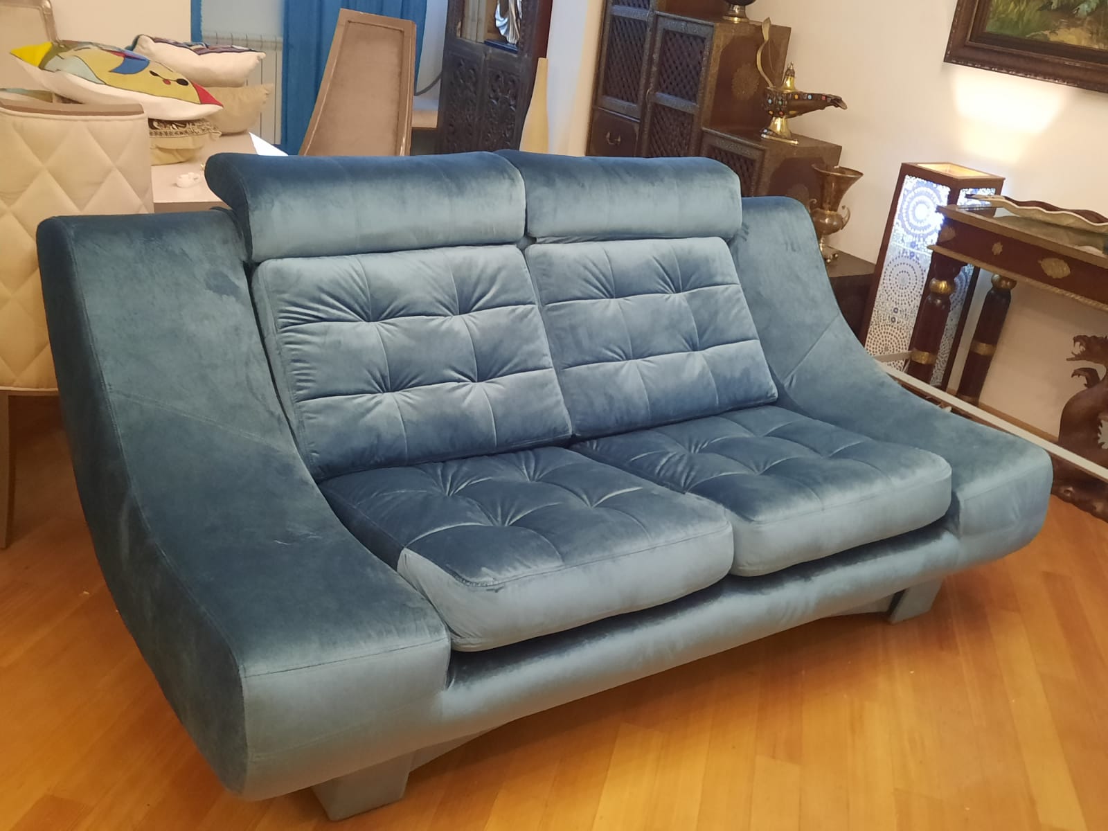 Обивка дивана на дому. Черноголовка