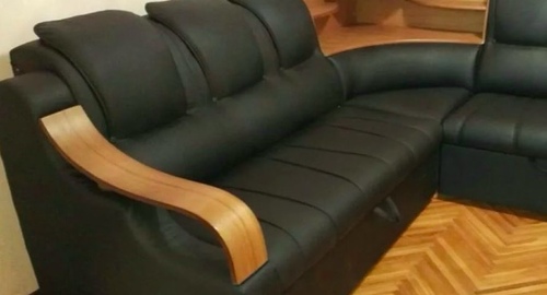 Перетяжка кожаного дивана. Черноголовка